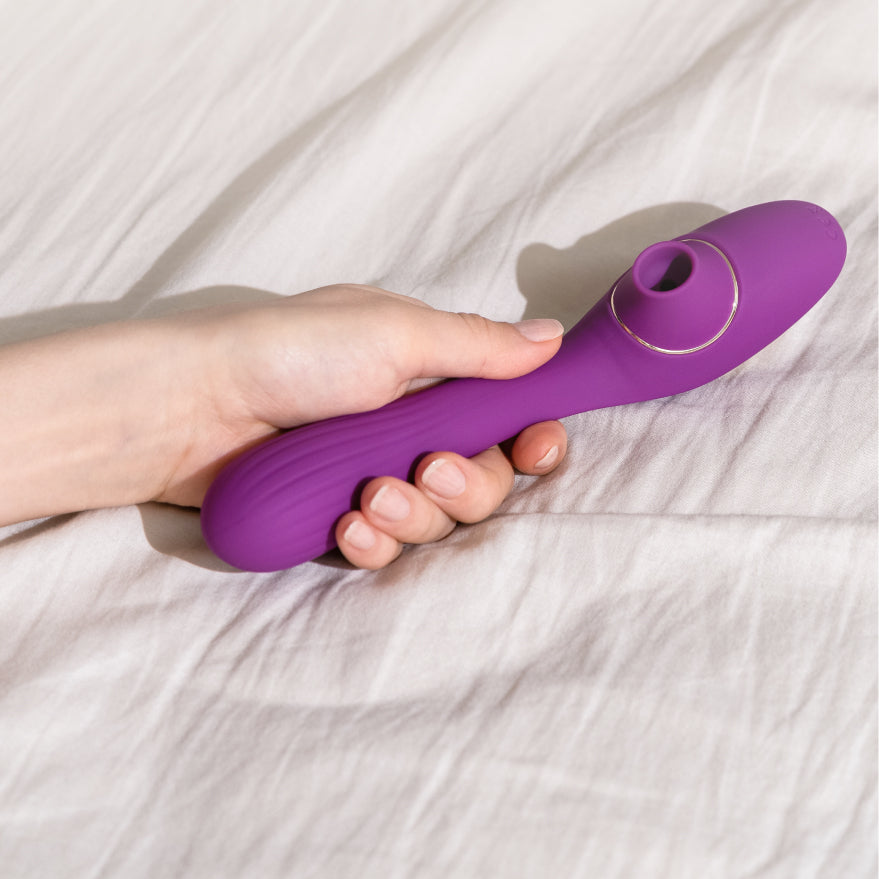 Dildo vs. Vibrator: What's the Difference & Finding Your Match BerryLemon Dildo vs. Vibrator: What's the Difference & Finding Your Match BerryLemon